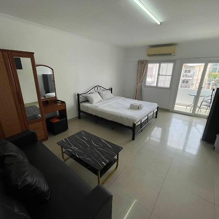 פאטאיה Malee Guesthouse And Restaurant מראה חיצוני תמונה