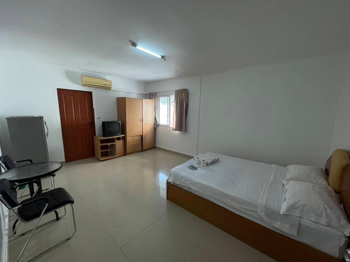 פאטאיה Malee Guesthouse And Restaurant מראה חיצוני תמונה