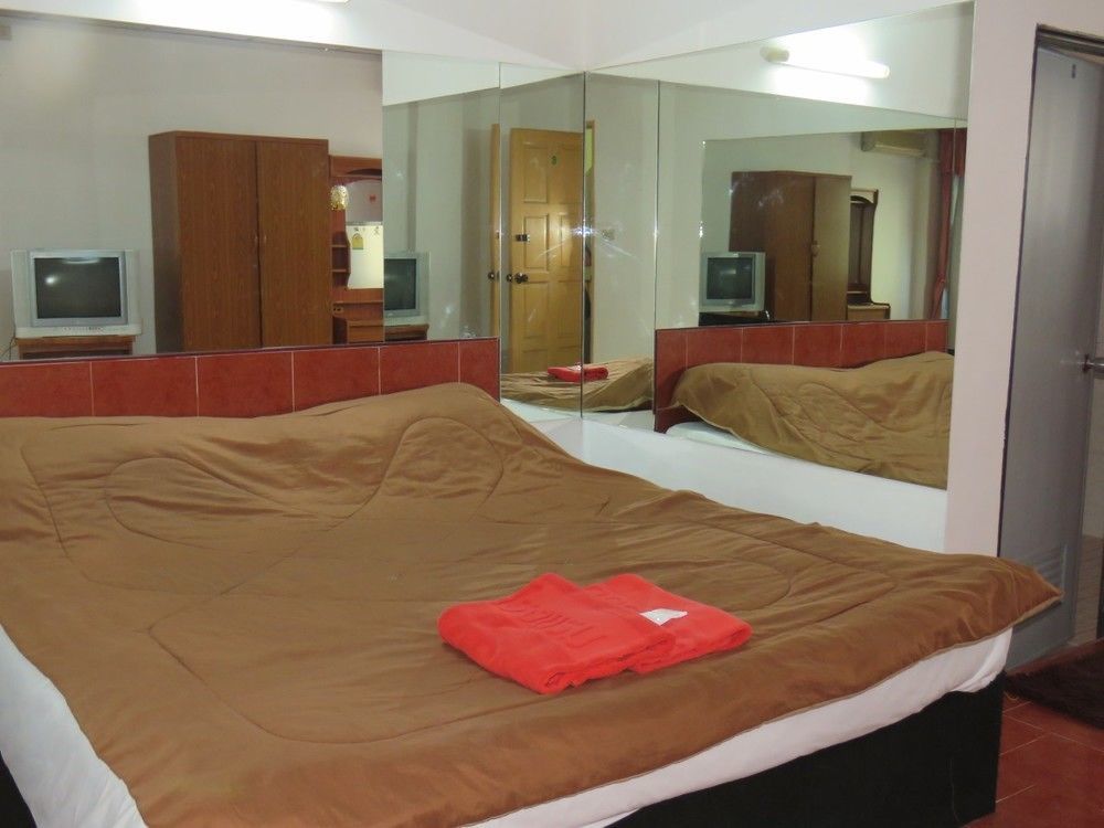 פאטאיה Malee Guesthouse And Restaurant מראה חיצוני תמונה
