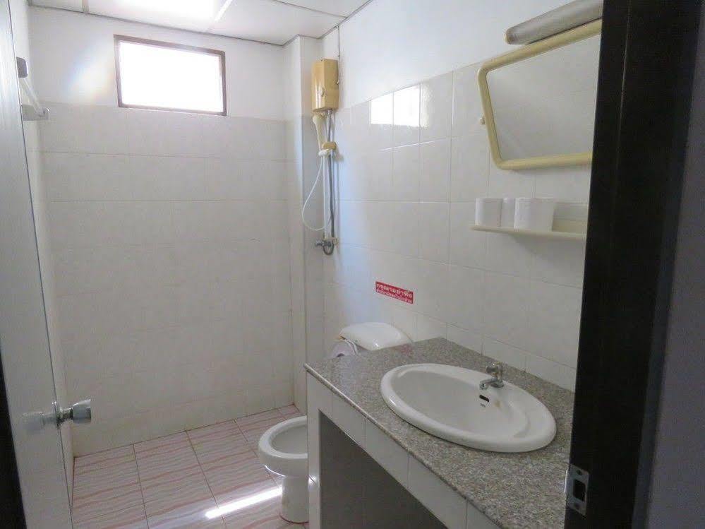 פאטאיה Malee Guesthouse And Restaurant מראה חיצוני תמונה
