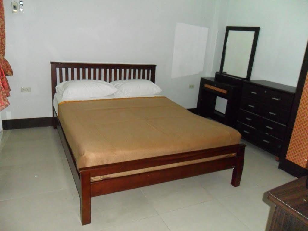 פאטאיה Malee Guesthouse And Restaurant מראה חיצוני תמונה